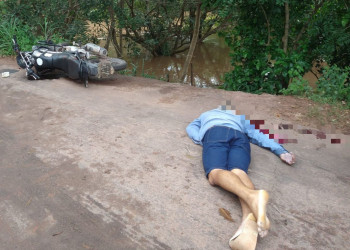 Dupla assalta motociclista e homem acaba atirando e matando comparsa na zona Rural de Teresina