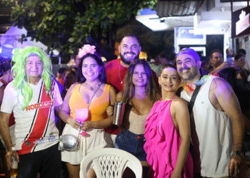 Alegria e chuva: foliões aproveitam última noite de carnaval em blocos tradicionais de Teresina