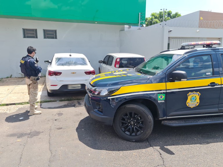 Carro de locadora alugado há dois anos é recuperado pela PRF na BR 343