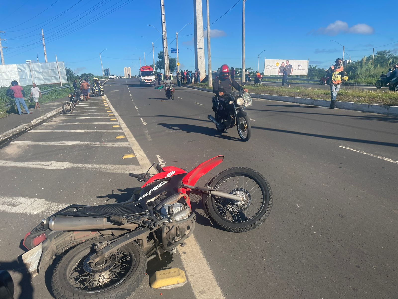 Homem morre após perder controle de motocicleta na zona Sudeste de