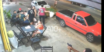Criança e mulher são baleadas em Parnaíba, litoral do Piauí; vídeo mostra exato momento dos disparos