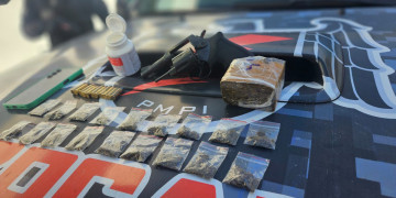 Dois adolescentes são apreendidos com arma de fogo, drogas e celulares roubados na zona Norte de Teresina