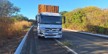 Motociclista morre em grave colisão frontal com caminhão no interior do Piauí