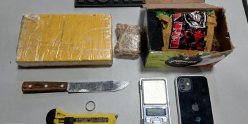 Suspeito de vender drogas perto de escola é preso após tentar fugir pulando muro de casas na zona Norte de Teresina