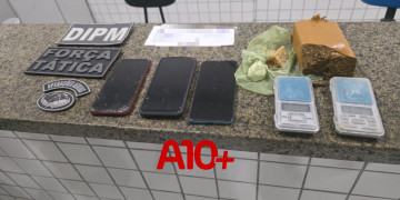 Polícia apreende drogas e celulares em residência no litoral do Piauí; suspeito conseguiu fugir