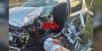 Motorista de carro fica gravemente ferido após colisão com ônibus no interior do Piauí; veículo ficou parcialmente destruído