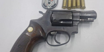 Homem armado é preso após agredir companheira e danificar casa na zona Sudeste de Teresina