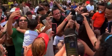 Em meio a boatos de candidatura, delegado Charles Pessoa é ovacionado em desfile de 7 de Setembro; VÍDEO!