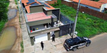 Polícia deflagra operação contra família investigada por tráfico de drogas e lavagem de dinheiro no Piauí; movimentou quase R$ 2 milhões