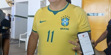 Ciro Nogueira vota com camisa do Brasil e diz que expectativa é de mudança no país; aposta que Flávio terá 5 milhões de votos a mais que Lula
