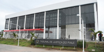 Desembargador e advogados são alvos de operação da Polícia Federal no Piauí