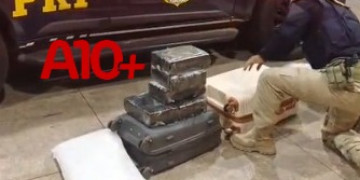 PRF apreende no Piauí mais de 24 kg de maconha em ônibus com destino ao Ceará; mulher presa receberia R$ 3 mil