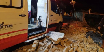 Muro de escola desaba e deixa três pessoas feridas em Barras, interior do Piauí