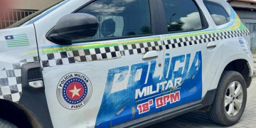 Homem é baleado com vários tiros na porta de casa no interior do Piauí; suspeito ainda tenta atirar contra esposa e criança