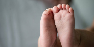 Pneu de ambulância do SAMU fura e, durante espera por mecânico, equipe salva bebê de 1 mês engasgado em Teresina