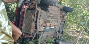 Idosa morre após pneu estourar e carro capotar no interior do Piauí; vítima foi arremessada do veículo