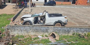 Homem capota carro em curva e morre após grave acidente na PI-130, no Piauí