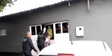 Jovem de 18 anos é presa suspeita de participar de série de roubos em Teresina