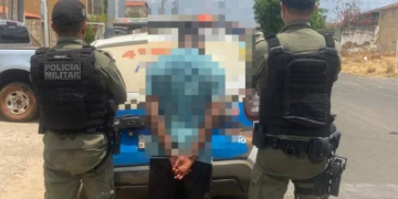 Homem é preso por suspeita de tentar matar o próprio padrasto a golpes de faca no interior do Piauí