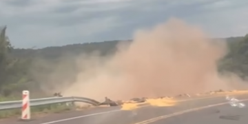 Grave acidente entre carreta e carro deixa pessoas mortas no interior do Piauí; VÍDEO!