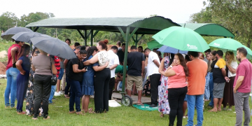 Tristeza e comoção marcam enterro de homem morto pelo próprio filho em Teresina: 