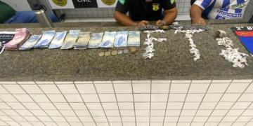 Homem é preso com grande quantidade de drogas no litoral do Piauí; comparsa conseguiu fugir