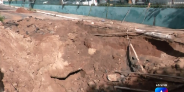 Cratera na Avenida Jóquei Clube, em Teresina, chega a 4 metros de profundidade; obra não tem prazo para terminar