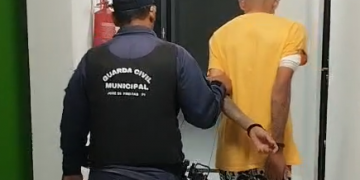 No Piauí, homem é preso em flagrante por violência após apedrejar casa da própria tia em tratamento contra câncer