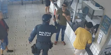 Vídeo mostra briga entre policial e caminhoneiro no interior do Piauí