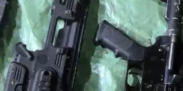 Polícia apreende três fuzis, espingarda do tipo escopeta, munições e drogas em sítio alvo de operações no Maranhão