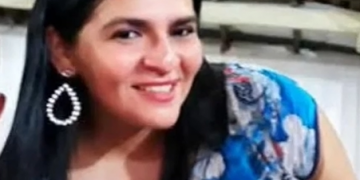 Família e amigos se despedem de mulher que morreu após ser queimada pelo ex-companheiro em Teresina
