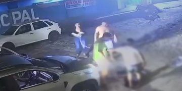 Suspeitos de espancar homem no Litoral do Piauí se entregam à polícia; terceiro envolvido segue foragido