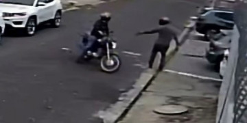 Imagens mostram momento em que homem é perseguido e executado a tiros no Centro de Teresina; VÍDEO!