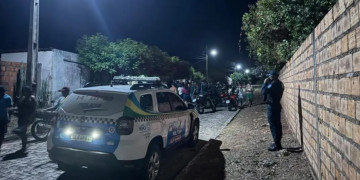 Homem é morto a tiros ao tentar impedir possível ataque contra ex-companheira de suspeito; autor do disparo também faleceu