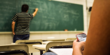 CCJ aprova projeto que proíbe o uso de celular em escolas públicas e privadas no Piauí