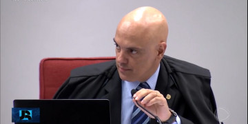 Moraes manda PGR confirmar pedido para arquivar inquérito de suposta interferência de Bolsonaro