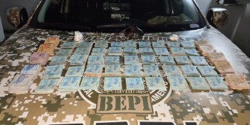BEPI apreende R$ 50 mil, drogas e arma após bandidos retornarem a casa alvo de operação zona Leste de Teresina