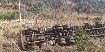 Dois piauienses morrem em grave acidente entre carro e caminhão no Distrito Federal