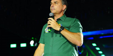 Com resultado da eleição, Flávio Bolsonaro ficará sem cargo político pela primeira vez em 24 anos