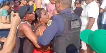 Após tumulto em local de votação, mulher é encaminhada à delegacia em Teresina; chamou guarda de “macaco”