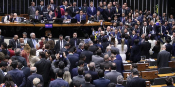 Câmara aprova urgência para projeto de anistia a golpistas com apoio de três deputados do Piauí