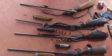 Armas de homens que praticavam caça ilegal em fazenda no interior do Piauí são apreendidas pela polícia