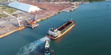 Após 116 anos, Porto Piauí inicia operações com exportação de minério de ferro para a China; entenda a logística