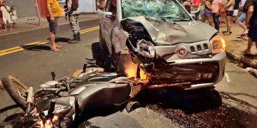 Homem morre no hospital após grave colisão frontal entre carro e moto em Campo Maior, Piauí