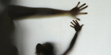 Filha é esfaqueada ao defender a mãe de tentativa de feminicídio no Piauí; ex-companheiro suspeito é preso