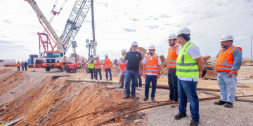 Governador visita Porto Piauí e destaca contagem regressiva para início da exportação de minério de ferro à China