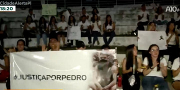Familiares realizam vigília no dia do aniversário de João Pedro, estudante morto em Teresina