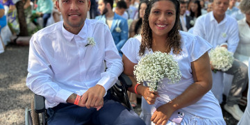 De SP, jovens que se conheceram na igreja celebram união durante casamento comunitário em Teresina