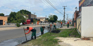 Com temperaturas acima dos 40 °C no B-R-O-Bró, trabalhadores da limpeza pública têm horário alterado em Teresina