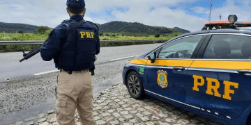 Colisão frontal entre moto e carro deixa dois mortos na BR-135 em Bom Jesus, no Piauí